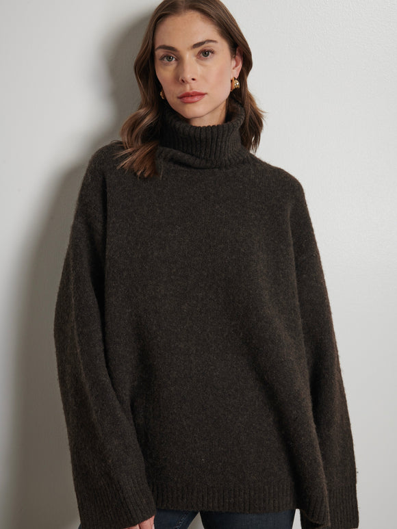 Mavis Turtleneck Mocha | LINE